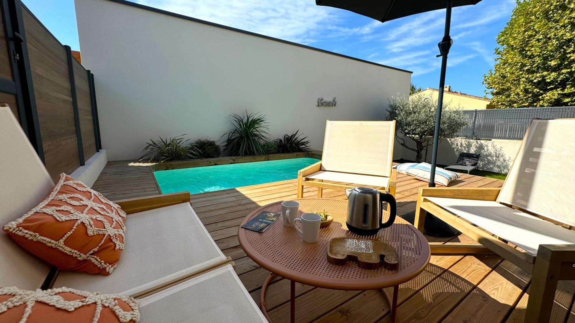 Daya Lodge. LʼIsle-sur-la-Sorgue Exterior foto
